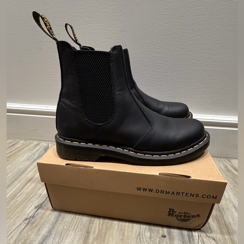 Dr. Martens 2976 Chelsea Boots 🥾 - Picture 7 of 16